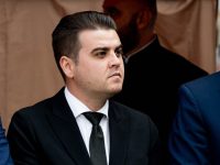 Să nu mai lăsăm judeţul pe mâna unui politician care aduce autocare de investitori doar în comunicate de presă