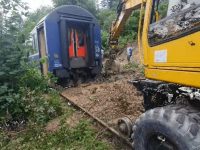 Două trenuri, cu peste 400 de călători, au fost blocate între Sadova şi Pojorâta
