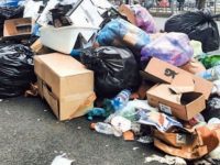 Amendă de 60.000 de lei şi suspendarea activităţii unei firme reclamate pentru abandonări de ambalaje şi zgomot produs la un restaurant