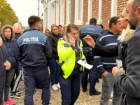 Elevi scoşi de părinţi de la ore, după ce un profesor acuzat de agresiune sexuală a revenit la catedră
