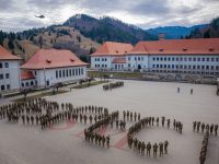 Pilot de legendă survolând colegiul militar câmpulungean
