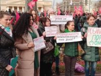 Protest al soţiilor unor bărbaţi mobilizaţi sub zidurile Kremlinului