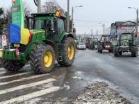 Agricultorii şi transportatorii suspendă protestele