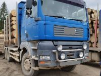 Poliţia a confiscat un camion de mare tonaj şi peste 20 mc de lemn