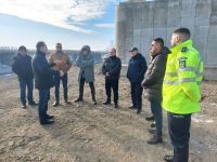Prefectul de Suceava vrea ca suspensiile autovehiculelor să fie cât mai puţin afectate când traversează podul provizoriu de la Milişăuţi