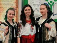  Două surori de la CN „Eudoxiu Hurmuzachi” s-au calificat la faza naţională a Olimpiadei de limba ucraineană