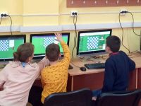 20 de calculatoare pentru copii şi tineri din reţeaua de asistenţă maternală a judeţului