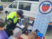 Sute de copii au sărbătorit în avans Ziua Poliţiei Române