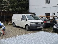 Poliţiştii din Vatra Dornei au confiscat două autovehicule, alcool de 140.000 de lei şi ţigări de contrabandă
