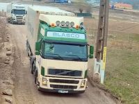 Parapetele de beton de la podul provizoriu din Milişăuţi mutate din nou, ca să poată trece autocamioane...