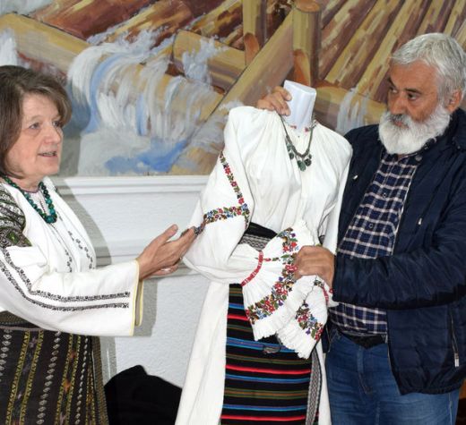 Costumul popular românesc, o adevărată comoară a identităţii naţionale