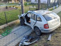 Un şofer s-a pus în mişcare fără să se asigure şi a intrat într-un camion