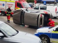 S-a răsturnat cu maşina în intersecţia semaforizată din Obcini