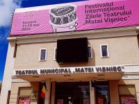 Circulaţia auto va fi restricţionată în sensul giratoriu din faţa Teatrului Municipal Suceava duminică seara, pentru un spectacol de lumini