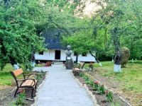 Casa cu poveşti din satul Călineşti-Cuparencu