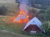 Locuinţă din Izvoarele Sucevei incendiată intenţionat