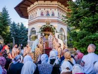 Începutul mântuirii noastre – Maica Domnului, cinstită în cetăţuia înflorită a Cămârzanilor