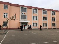 Un elev din Bacău s-a aruncat de la etajul 3 al liceului