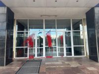 Sediul televiziunii de stat din Republica Moldova, vandalizat de un grup antrenat în Moscova