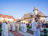 Trei ierarhi au sfinţit „Casa Bunicilor” la Mănăstirea Bogdăneşti