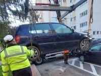 Poliţia Locală Suceava a reluat activitatea de ridicare a vehiculelor staţionate neregulamentar