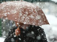 Se aşteaptă lapoviţă şi ninsoare, cu strat de zăpadă consistent în zonele montane, dar şi vânt puternic