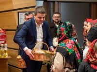 Dragi suceveni,