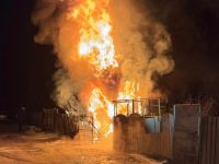 Incendiu cu mari degajări de fum şi gaze toxice la un garaj din Suceava
