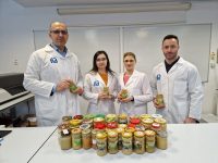 Mierea de mană şi mierea polifloră montană din judeţul Suceava, similare sau mai bune decât celebra miere de manuka produsă în Noua Zeelandă
