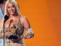 Stick-uri pe care se aflau melodii nelansate ale lui Beyoncé au fost furate dintr-o maşină