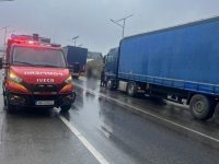 Coliziune între două autotrenuri pe şoseaua de centură a Sucevei