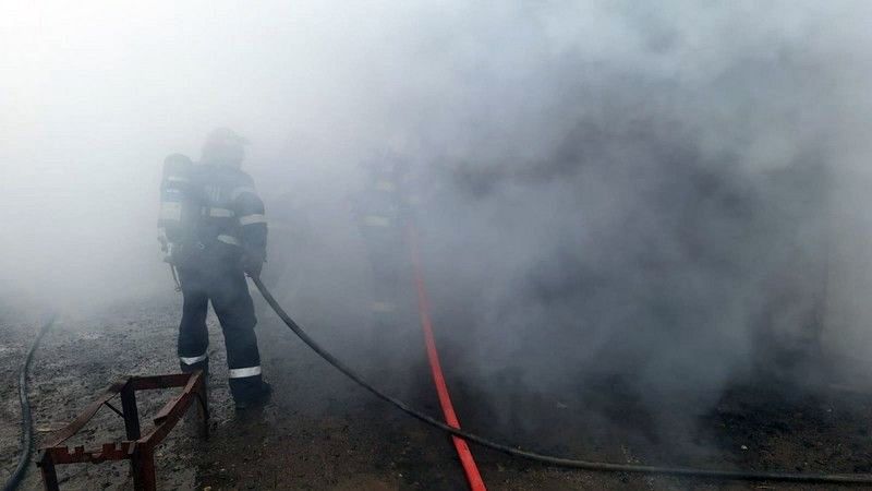 Incendiu la un service auto din Forăşti