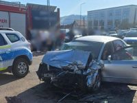 Accident rutier provocat de un tânăr băut, fără permis, care încerca să scape de urmărirea poliţiei