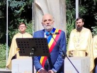 Port eşarfa tricoloră de primar „nu ca pe o distincţie personală, ci ca pe un semn de apartenenţă şi responsabilitate”