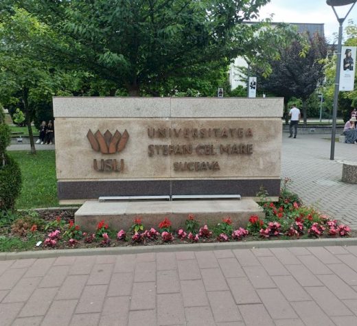 Aproape 100 de programe de studiu, cu peste 3.200 de locuri bugetate