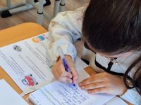 Sărăcia şi mediul familial pun în pericol mii de elevi!