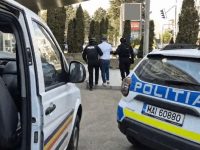 Trei bărbaţi reţinuţi şi două femei puse sub control judiciar în Suceava, într-un dosar de contrabandă cu ţigarete