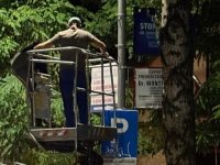 26 de panouri publicitare amplasate neconform, desfiinţate într-o singură noapte