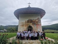 Drumeţie educativ-recreativă pentru tinerii ATOS, de la Mănăstirea Dragomirna la Mănăstirea Pătrăuţi
