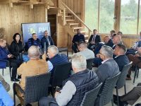 Pentru soluţii spre continuarea proiectelor din comunităţi şi pentru eficienţa instituţiilor statului