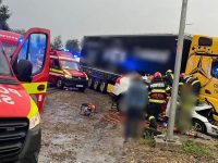 Cele două fete rănite grav în accidentul de la Pătrăuţi au leziuni cerebrale severe, cu un prognostic extrem de rezervat