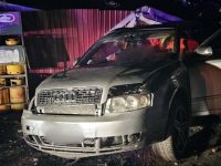 Un bărbat a murit după ce maşina în care se afla a intrat într-un stâlp