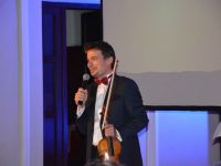 Conferinţă interactivă cu violonistul Alexandru Tomescu şi chitaristul Dragoş Ilie