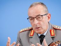 generalul Carsten BreuerȘeful marelui stat-major al armatei germane cere evaluarea tuturor tinerilor pentru serviciul militar
