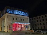 Teatrul Municipal „Matei Vişniec” Suceava, iluminat în portocaliu de Ziua Mondială de Luptă împotriva Cancerului