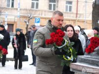Guvernatorul regiunii Cernăuţi, Ruslan Osipenko, a omagiat 176 de ani de la naşterea lui Mihai Eminescu