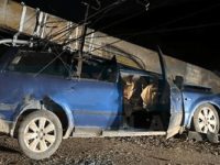 Un şofer beat şi fără permis a intrat cu maşina în stâlp