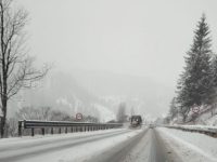 Prefectul a reacţionat la imaginile cu drumuri necurăţate