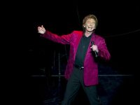 Cântăreţul Barry Manilow şi-a amânat din nou concertele din cauza problemelor de sănătate