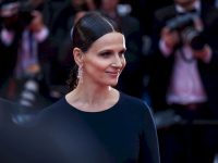 Juliette Binoche și întrebările dificile legate de îmbătrânire în pelicula „Queen at Sea”